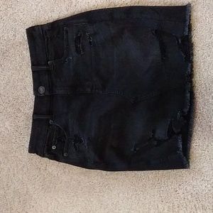 EUC American Eagle black distressed stretch jean skirt size 4 long